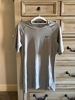 Nike Short Sleeve Tech Tee - Light Gray